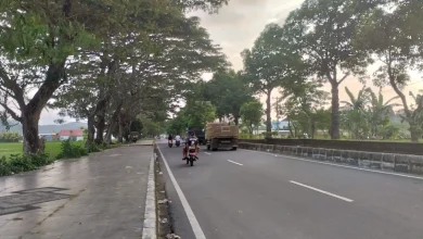 Kondisi ruas Jalan Soekarno-Hatta di Gerung yang akan menjadi lokasi proyek pelebaran jalan.