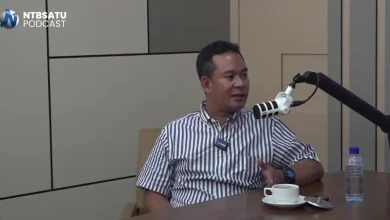 Salah seorang warga Sembalun, Kabupaten Lombok Timur, Royall Sembahulun, saat mengungkapkan identitas asli Agam Rinjani, dalam siniar di Studio NTBSatu, Sabtu, 27 Juni 2026.