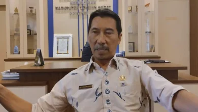 Kepala Dinas Pendidikan dan Kebudayaan Lobar, Lalu Najamuddin saat diwawancarai NTBSatu beberapa waktu lalu, Februari, 2026.