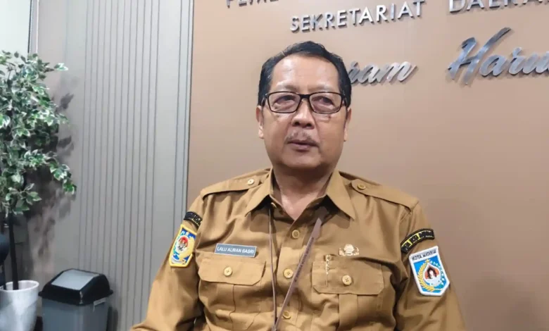 Sekda Kota Mataram, Lalu Alwan Basri, saat memberikan penjelasan mengenai temuan BPK, Selasa, 30 Juni 2026.