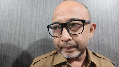 Kepala Dinas Lingkungan Hidup Kota Mataram, Nizar Denny Cahyadi saat diwawancarai, Selasa, 30 Juni 2026.