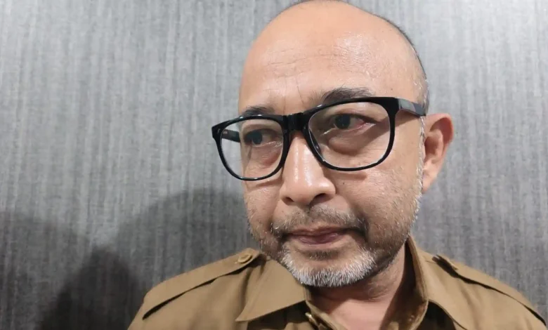 Kepala Dinas Lingkungan Hidup Kota Mataram, Nizar Denny Cahyadi saat diwawancarai, Selasa, 30 Juni 2026.