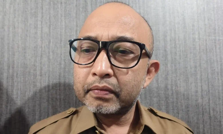 Kepala DLH Kota Mataram, Nizar Denny Cahyadi, saat diwawancarai pada Senin, 8 Juni 2026 di Kantor Wali Kota Mataram.