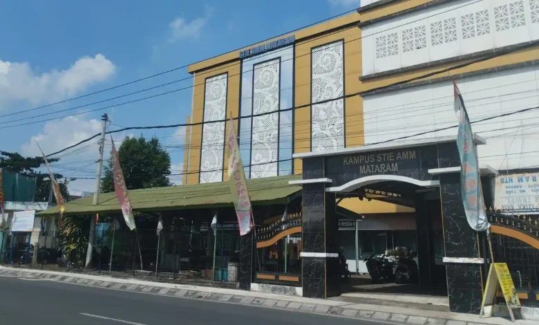 Gedung STIE AMM yang berdiri diatas tanah Pemkab Lobar. Pemkab Lobar minta untuk mengosongkan gedung dalam 14 hari.