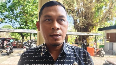 Kepala Dinas Sosial (Dinsos) Kota Mataram, Muzakkir Walad, saat diwawancarai, Kamis, 4 Juni 2026 di Kantor Wali Kota Mataram.