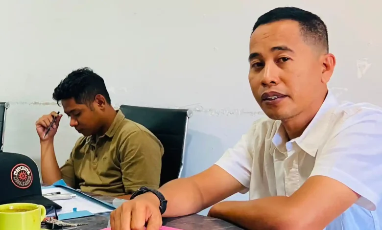 Kepala Bidang Sumber Daya Air Dinas Pekerjaan Umum dan Penataan Ruang (PUPR) KSB, Ahmad Safwan (kanan).