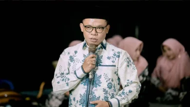 Anggota DPRD NTB Dapil 6, Akhdiansyah alias Guru To'i dukung aksi damai Pembentukan Pulau Sumbawa di Pelabuhan Poto Tano, Kabupaten Sumbawa Barat, Selasa, 2 Juni 2026.