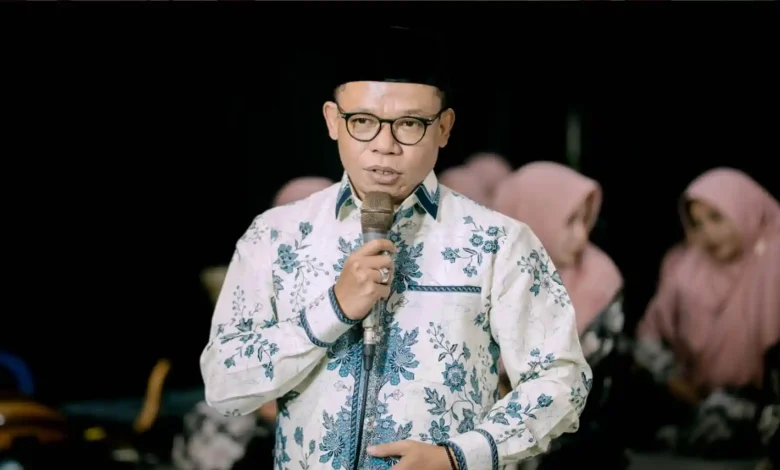 Anggota DPRD NTB Dapil 6, Akhdiansyah alias Guru To'i dukung aksi damai Pembentukan Pulau Sumbawa di Pelabuhan Poto Tano, Kabupaten Sumbawa Barat, Selasa, 2 Juni 2026.