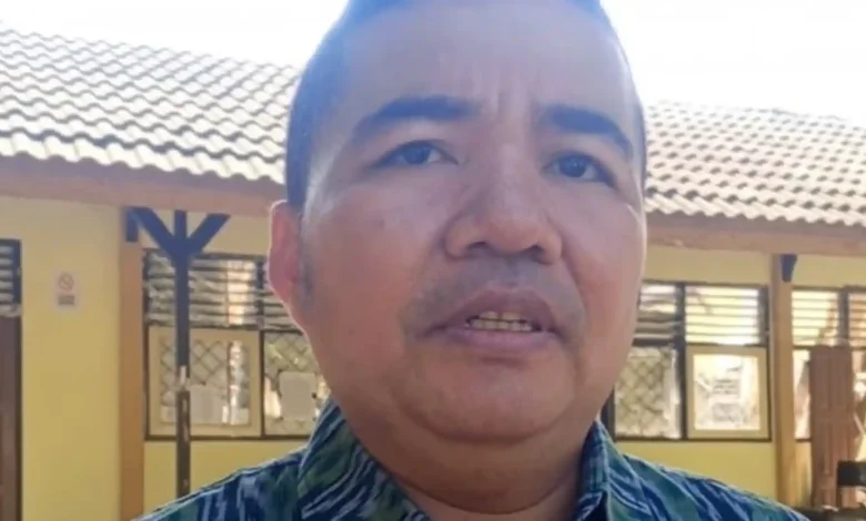 Anggota DPRD Lobar Dapil Narmada-Lingsar, Hendra Harianto, saat mengunjungi SMAN 1 Lingsar, Selasa, 9 Juni 2026.