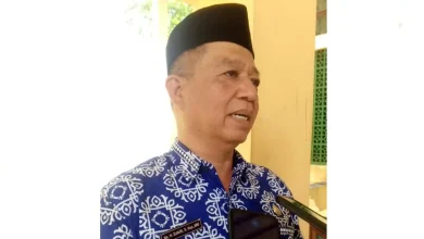 Camat Gunungsari, Zulkifli.