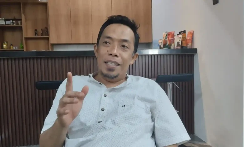 Kepala DPMPTSP Lombok Barat, Hery Ramadhan saat diwawancarai NTBSatu di kantornya beberapa waktu yang lalu.