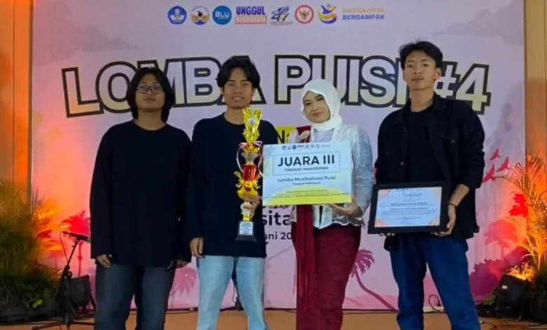 Tim UKM Ummat berhasil meraih juara III lomba puisi nasional di Universitas Tidar, Magelang, Jawa Tengah.