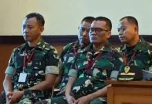 Empat terdakwa penyiraman air keras terhadap Andrie Yunus saat menghadiri sidang pemeriksaan saksi ahli pada Kamis, 7 Mei 2026.