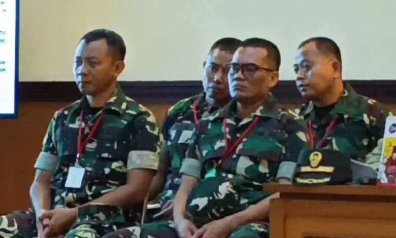 Empat terdakwa penyiraman air keras terhadap Andrie Yunus saat menghadiri sidang pemeriksaan saksi ahli pada Kamis, 7 Mei 2026.