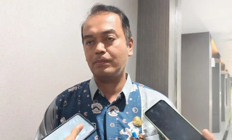 Kepala Disnaker Kota Mataram, Ida Wayan Putra Ekantara, saat memberikan keterangan terkait tenaga kerja asing di Kota Mataram, Rabu, 10 Juni 2026.