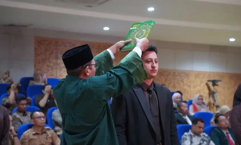 Prosesi Pelantikan dan Pengambilan sumpah delapan dokter baru, Dokter ke-56 yang berlangsung di Fakultas Kedokteran dan Ilmu Kesehatan (FKIK) Unram, Senin, 25 Mei 2026.