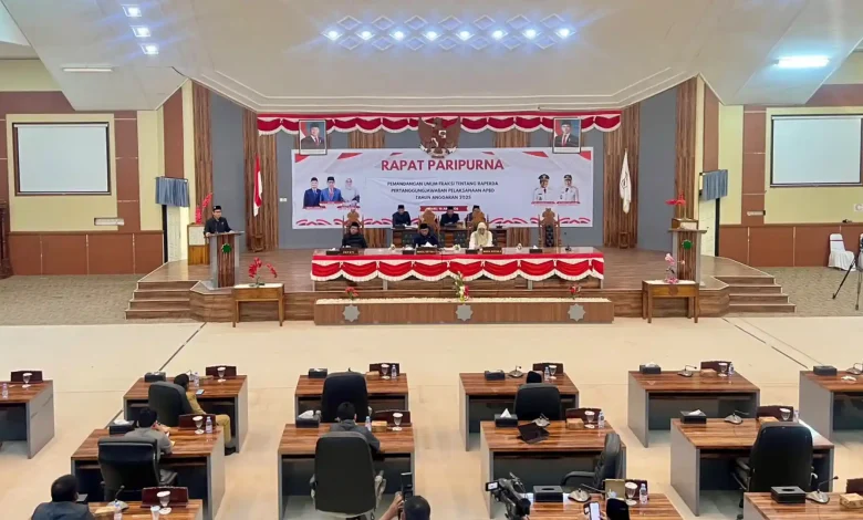 Suasana Rapat Paripurna Pemandangan Umum Fraksi Tentang Raperda Pertanggungjawaban Pelaksanaan APBD Tahun Anggaran 2025 berlangsung di Gedung DPRD KSB, Rabu, 10 Juni 2026.