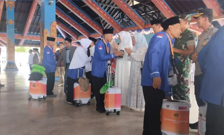 Jamaah Haji Lombok Barat saat pelepasan keberangkatan oleh Pemerintah Kabupaten pada April lalu.