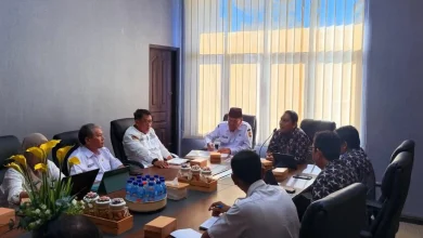 Bupati Sumbawa, Syarafuddin Jarot (ketiga dari kiri) saat menerima kunjungan kerja Kepala BPKP Perwakilan NTB, di Kantor Bupati Sumbawa pada Rabu, 3 Juni 2026.