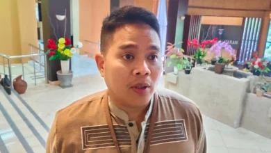 Kepala Dishub Kota Mataram, Zulkarwin saat diwawancarai perihal armada bus hibah dari Kementerian Perhubungan.