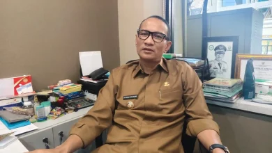Wali Kota Mataram, Mohan Roliskana saat diwawancarai pada Senin, 8 Juni 2026.