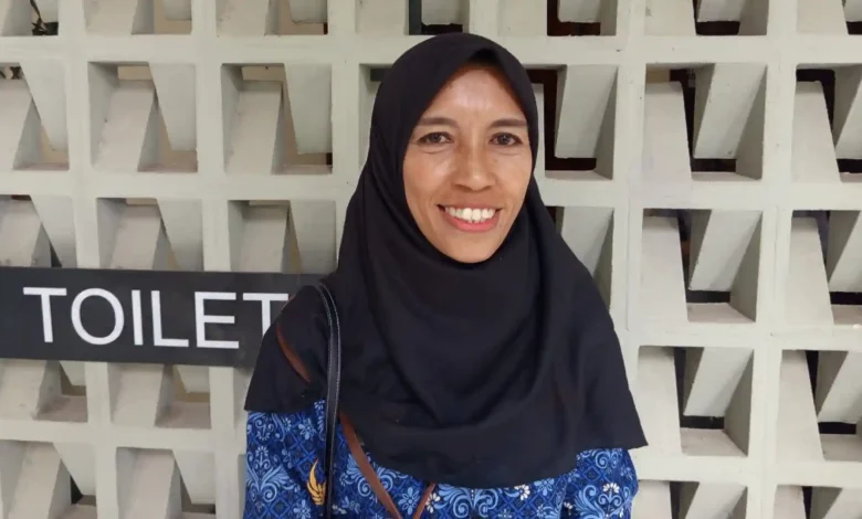 Camat Ampenan, Erma Suryani saat diwawancarai terkait kelurahan berdaya.