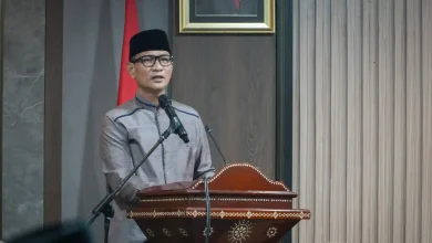 Wali Kota Mataram, H. Mohan Roliskana, melepas kafilah Kota Mataram pada acara pelepasan yang berlangsung di Ruang Kenari, Kantor Wali Kota Mataram, Minggu, 7 Juni 2026.