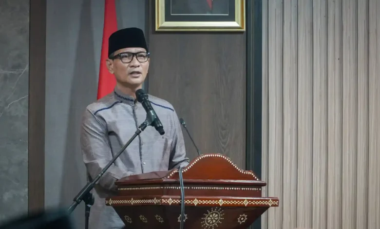 Wali Kota Mataram, H. Mohan Roliskana, melepas kafilah Kota Mataram pada acara pelepasan yang berlangsung di Ruang Kenari, Kantor Wali Kota Mataram, Minggu, 7 Juni 2026.