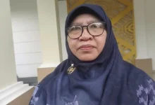 Wakil DPRD Kota Mataram, Istiningsih diwawancarai Jumat, 15 Juni 2026 perihal jual beli kursi jelang penerimaan siswa baru.