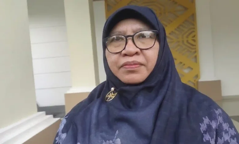 Wakil DPRD Kota Mataram, Istiningsih diwawancarai Jumat, 15 Juni 2026 perihal jual beli kursi jelang penerimaan siswa baru.