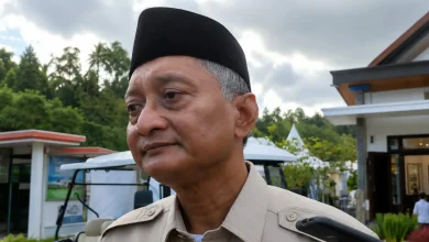 Menteri Pekerjaan Umum RI, Dody Hanggodo saat menjelaskan proyek strategis Lobar yang masih belum bisa terlaksana, Jumat, 10 Juli 2026.