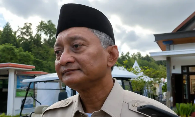 Menteri Pekerjaan Umum RI, Dody Hanggodo saat menjelaskan proyek strategis Lobar yang masih belum bisa terlaksana, Jumat, 10 Juli 2026.