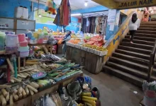 Suasana pasar tradisional di Cakranegara Kota Mataram.