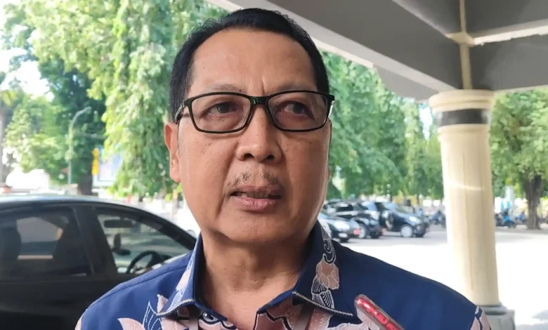 Sekda Kota Mataram, Lalu Alwan Basri diwawancarai terkait realisasi PAD Kota Mataram.