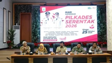 Bupati Sumbawa Barat H. Amar Nurmansyah (tengah) memimpin Rapat Koordinasi Persiapan Pilkades Serentak 2026 di Ruang Sidang Graha Fitrah, Senin, 13 Juli 2026.
