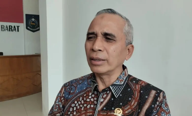 Anggota Komisi V DPRD NTB, Didi Sumardi saat memberikan keterangan mengenai masalah SPMB, Senin, 13 Juli 2026.