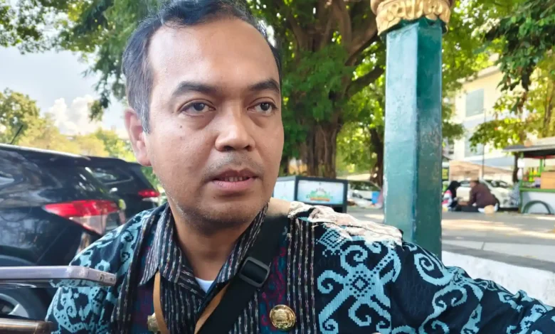 Kepala Dinas Ketenagakerjaan Kota Mataram, Putra Ekantara diwawancarai beberapa waktu lalu.