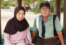 Ibunda Lalu Muhammad Iqbal, Hajjah Alimah (kiri).