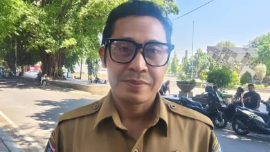 Lurah Monjok Timur, Sumanto.