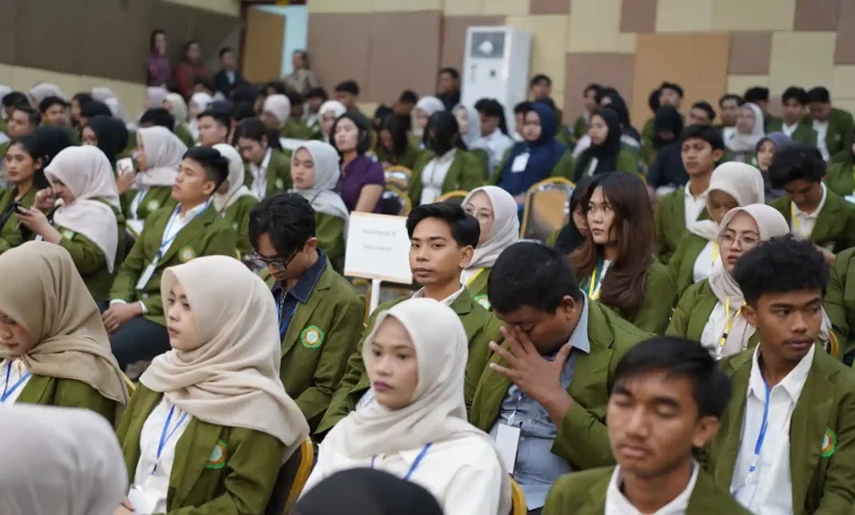 Suasana pembekalan Kuliah Kerja Nyata–Pembelajaran Pemberdayaan Masyarakat (KKN-PPM) Ke-43 bagi mahasiswa Unizar, Selasa, 14 Juli 2026.