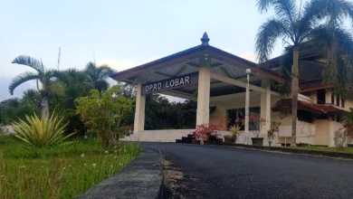 Gedung DPRD Lombok Barat yang berlokasi di sekitar lingkungan kantor Bupati Lombok Barat.