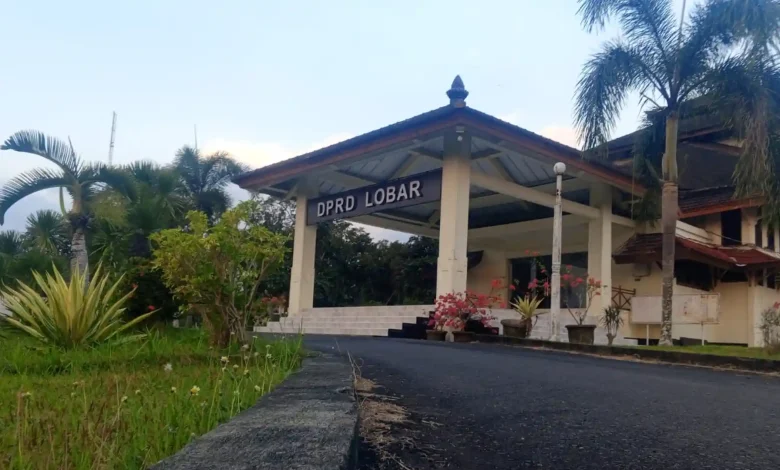 Gedung DPRD Lombok Barat yang berlokasi di sekitar lingkungan kantor Bupati Lombok Barat.
