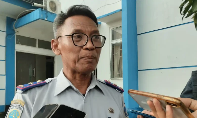 Kepala Dinas Perhubungan Lombok Barat, M. Hendrayadi saat memberikan keterangan di kantornya pada April 2026.