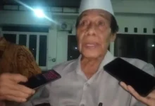 Pimpinan Yayasan Pondok Pesantren Al-Ishlahuddiny Kediri, Drs. TGH. Muchlis Ibrahim, M.Si., menanggapi soal visual lokasi kasus santri terbakar menggunakan visual Ponpesnya, Rabu, 15 Juli 2026.