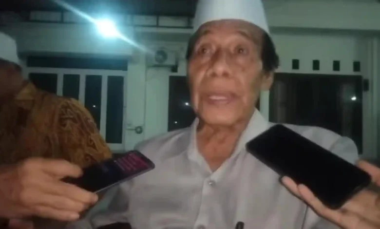Pimpinan Yayasan Pondok Pesantren Al-Ishlahuddiny Kediri, Drs. TGH. Muchlis Ibrahim, M.Si., menanggapi soal visual lokasi kasus santri terbakar menggunakan visual Ponpesnya, Rabu, 15 Juli 2026.
