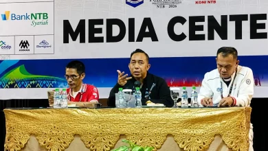 Ketua KONI NTB, Mori Hanafi saat memberikan penjelasan mengenai Porprov ke- XII NTB di Hotel Grand Madani, Kamis, 16 Juli 2026.