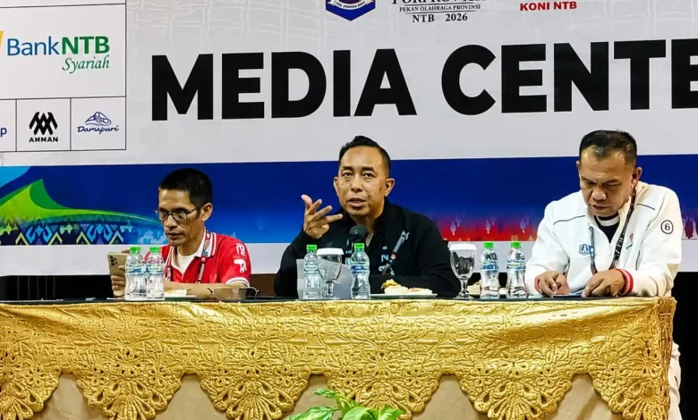 Ketua KONI NTB, Mori Hanafi saat memberikan penjelasan mengenai Porprov ke- XII NTB di Hotel Grand Madani, Kamis, 16 Juli 2026.