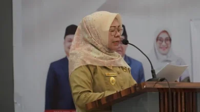 Wakil Bupati Sumbawa Barat, Hj. Hanipah, membacakan penjelasan mengenai Rancangan KUA-PPAS APBD Tahun Anggaran 2027 dalam Rapat Paripurna DPRD Kabupaten Sumbawa Barat, Kamis, 16 Juli 2026.