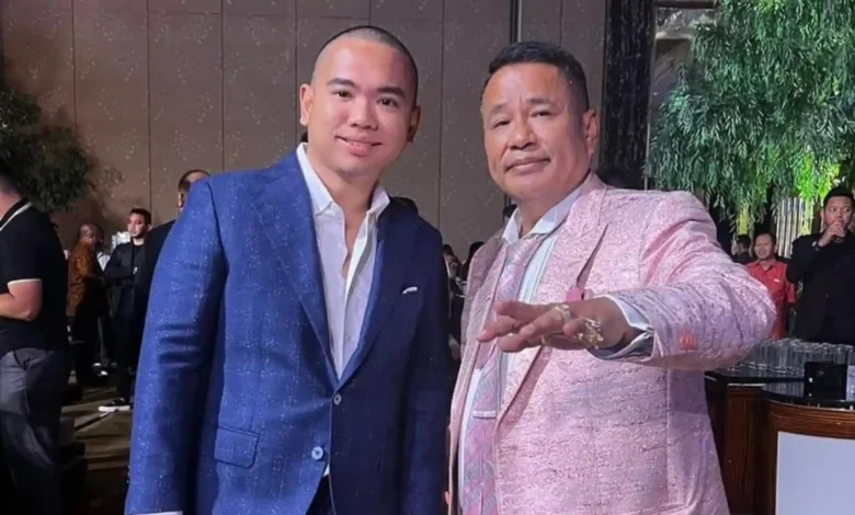 Anak sulung Hotman Paris, Frank Alexander Hutapea, kritik keputusan ayahnya jadi pengacara mantan Jampidsus Kejagung, Febrie Adriansyah, melalui media sosial pada Sabtu, 18 Juli 2026.