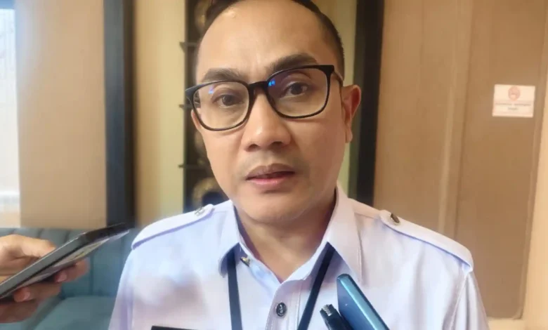 Kepala Dinas Kesehatan Kota Mataram, dr. H. Emirald Isfihan diwawancarai beberapa waktu lalu.